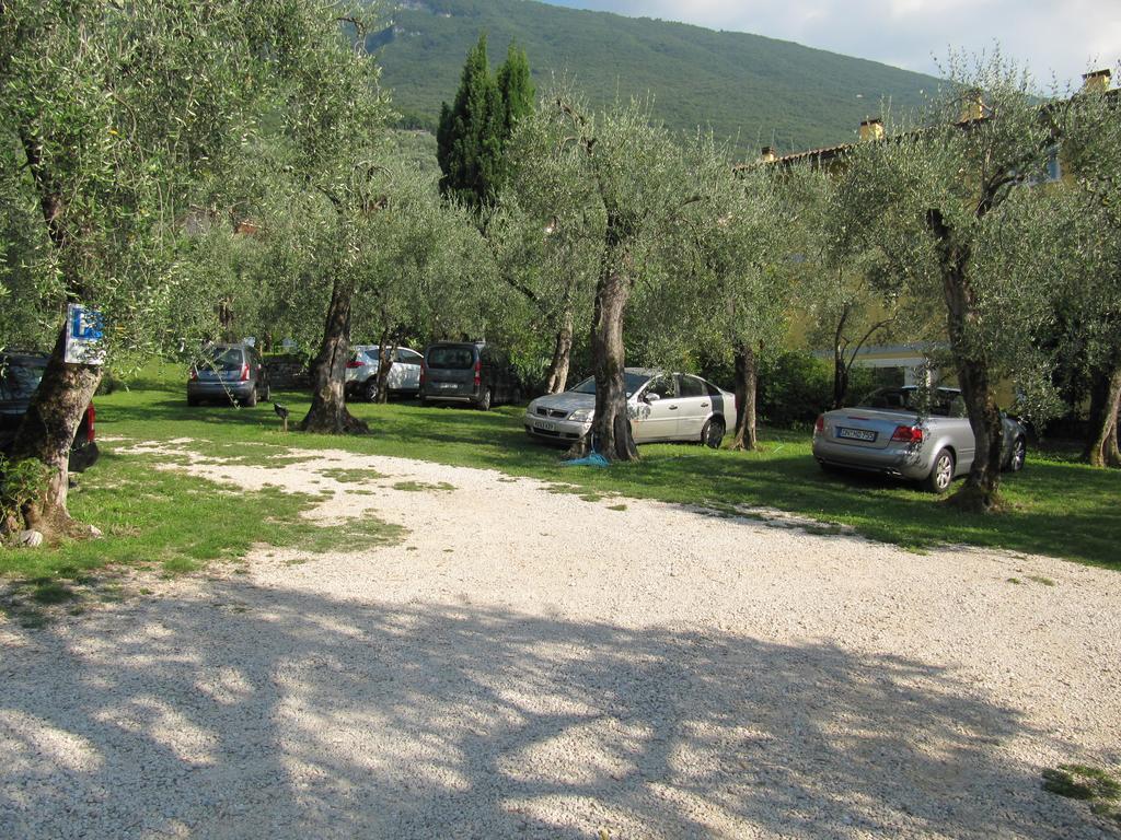 Hotel Carlo Brenzone sul Garda Eksteriør billede